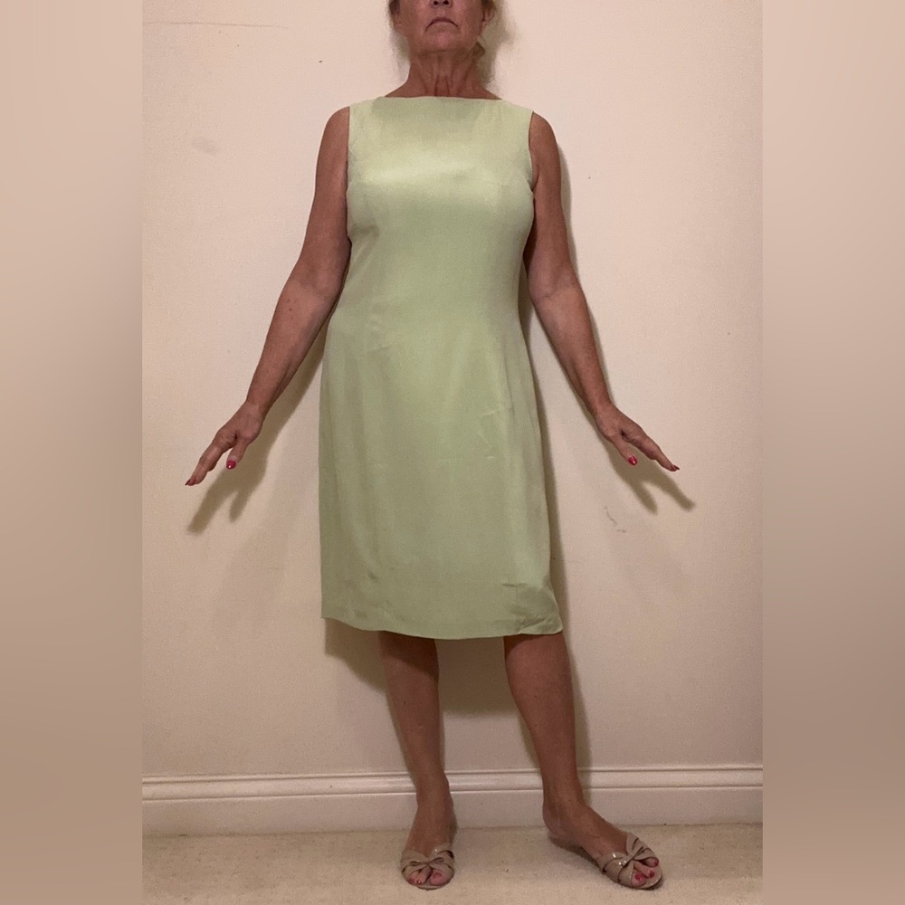 LAST CHANCE!Elegant Silk Sleeveless Green Dress